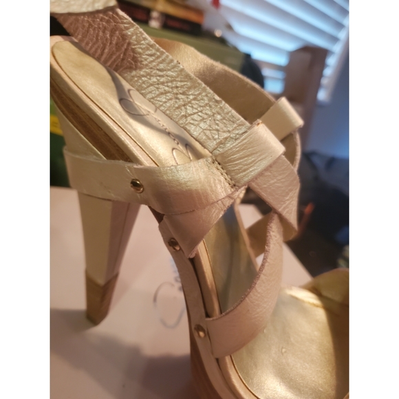 JESSICA SIMPSON Irridescent Cream Leather Platform - Picture 8 of 9